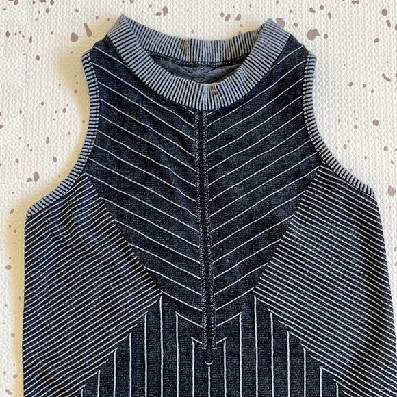 💘 ATHLETA - BLACK STRIPED RACERBACK HIGH NECK TANK - Picture 2 of 5
